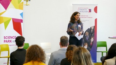 CrossInnovationFemaleEntrepreneurs-Foto-ScienceParkKS-32-web.jpg